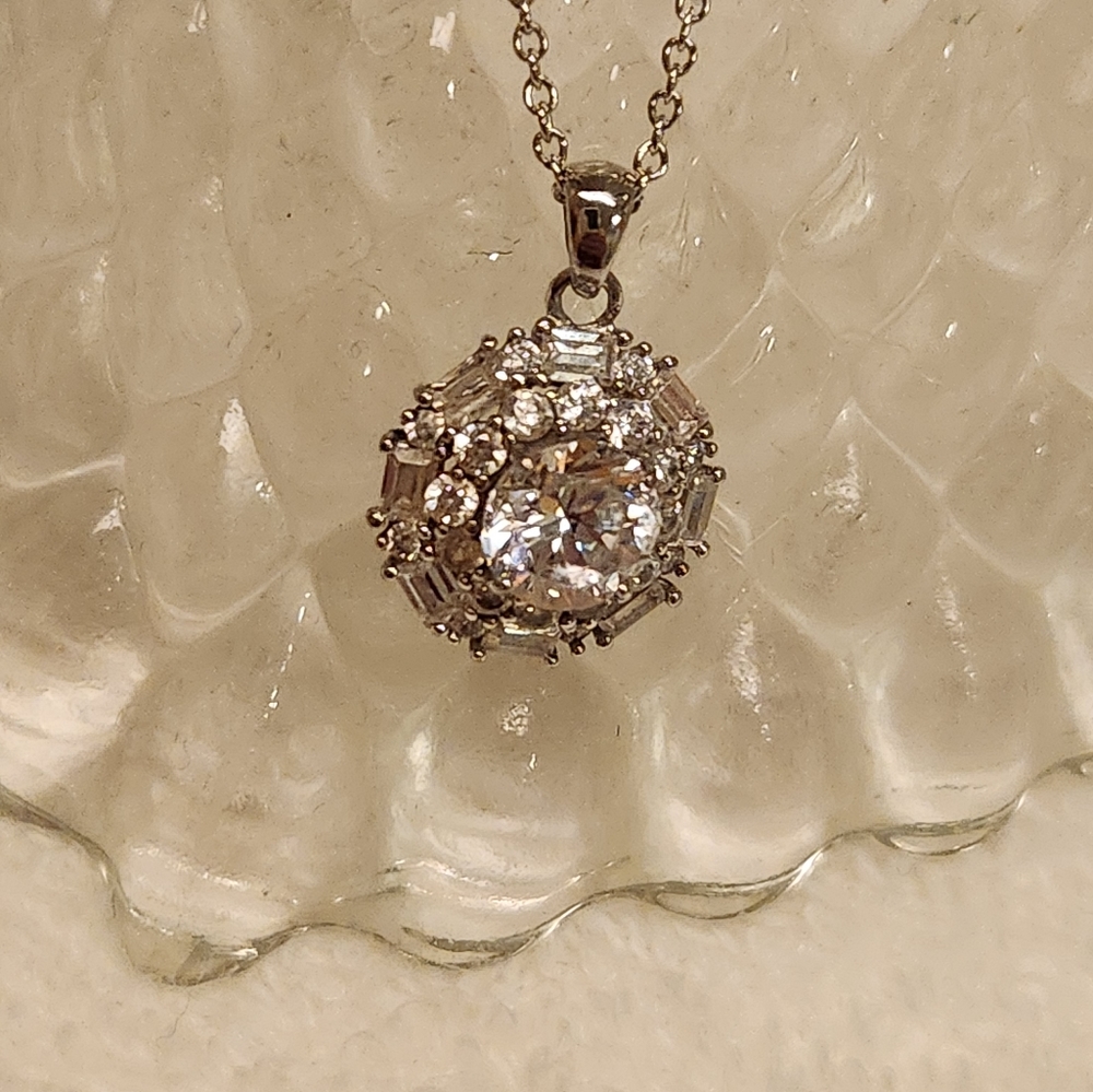Bella Luce means Beautiful Light in Italian.. Vintage nspired necklace